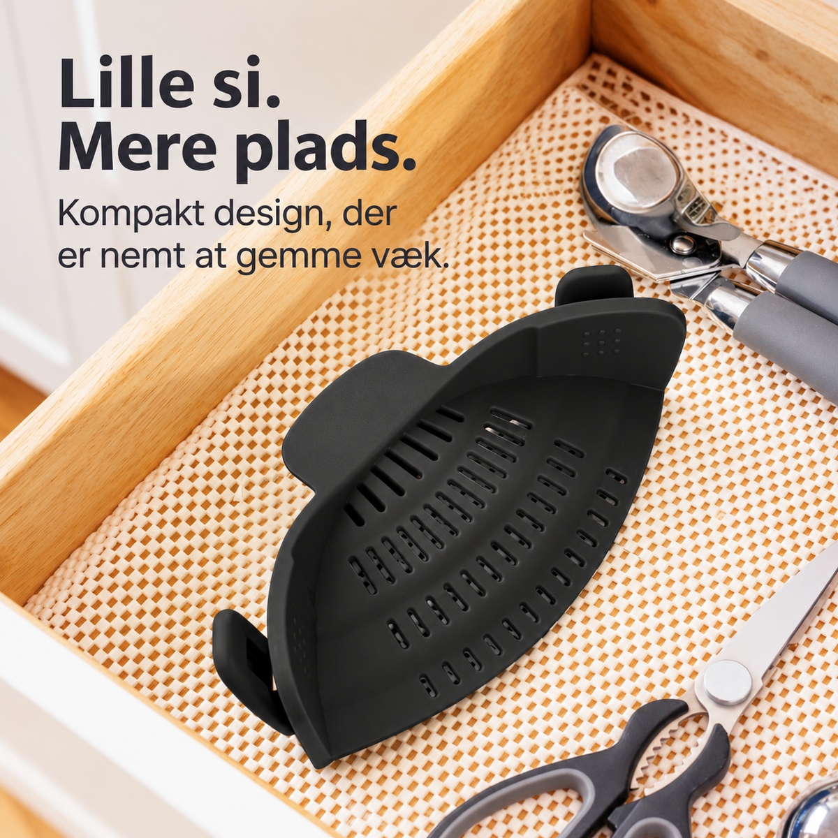 Sort kompakt silikonesi i køkkenskuffe med dansk tekst